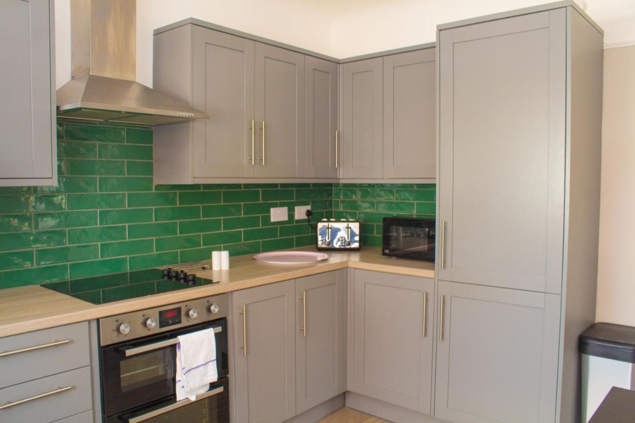 Cosy 3Bed Bungalow In West Kirby, Free Parking Frankby Экстерьер фото