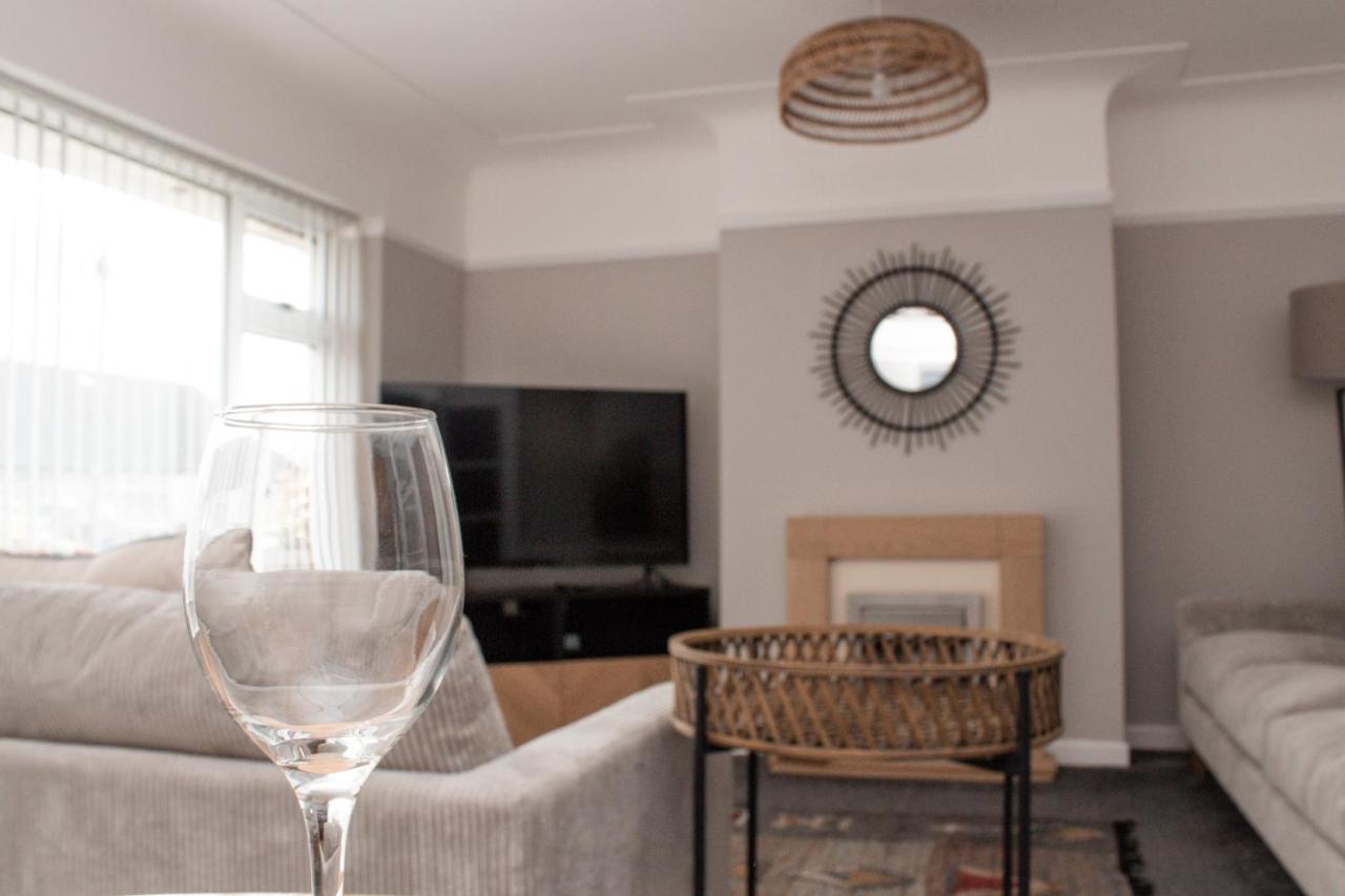Cosy 3Bed Bungalow In West Kirby, Free Parking Frankby Экстерьер фото