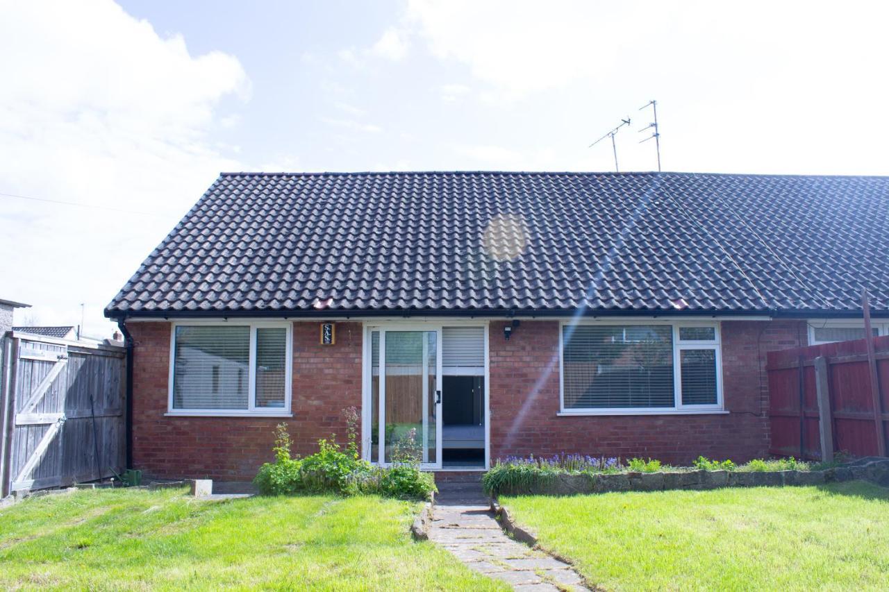 Cosy 3Bed Bungalow In West Kirby, Free Parking Frankby Экстерьер фото