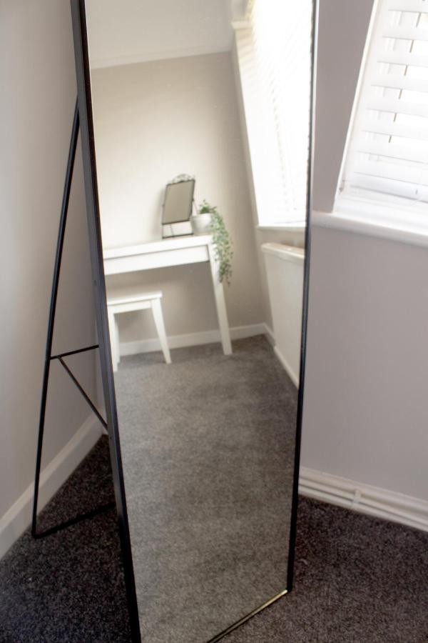 Cosy 3Bed Bungalow In West Kirby, Free Parking Frankby Экстерьер фото