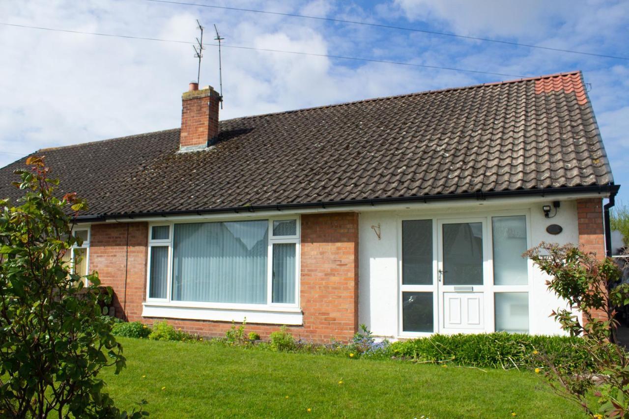 Cosy 3Bed Bungalow In West Kirby, Free Parking Frankby Экстерьер фото