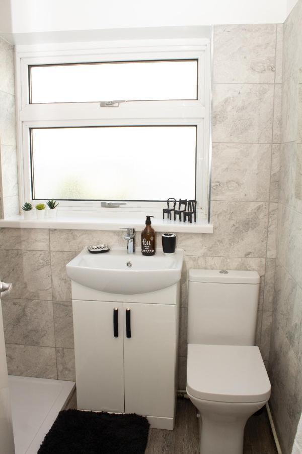 Cosy 3Bed Bungalow In West Kirby, Free Parking Frankby Экстерьер фото